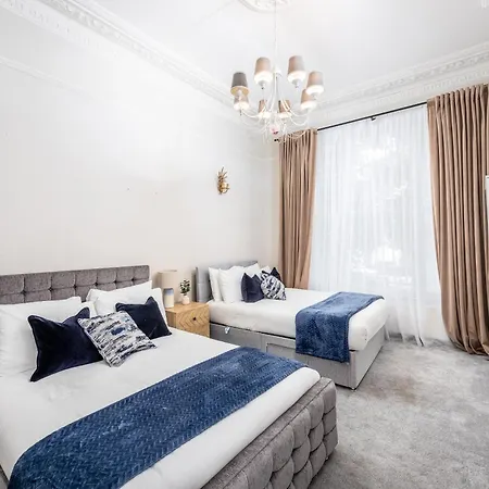 Elegant & Spacious Apartment - Minutes To Kensington